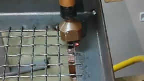 立式中频点焊机应用于钣金行业焊接-铁线网焊接视频